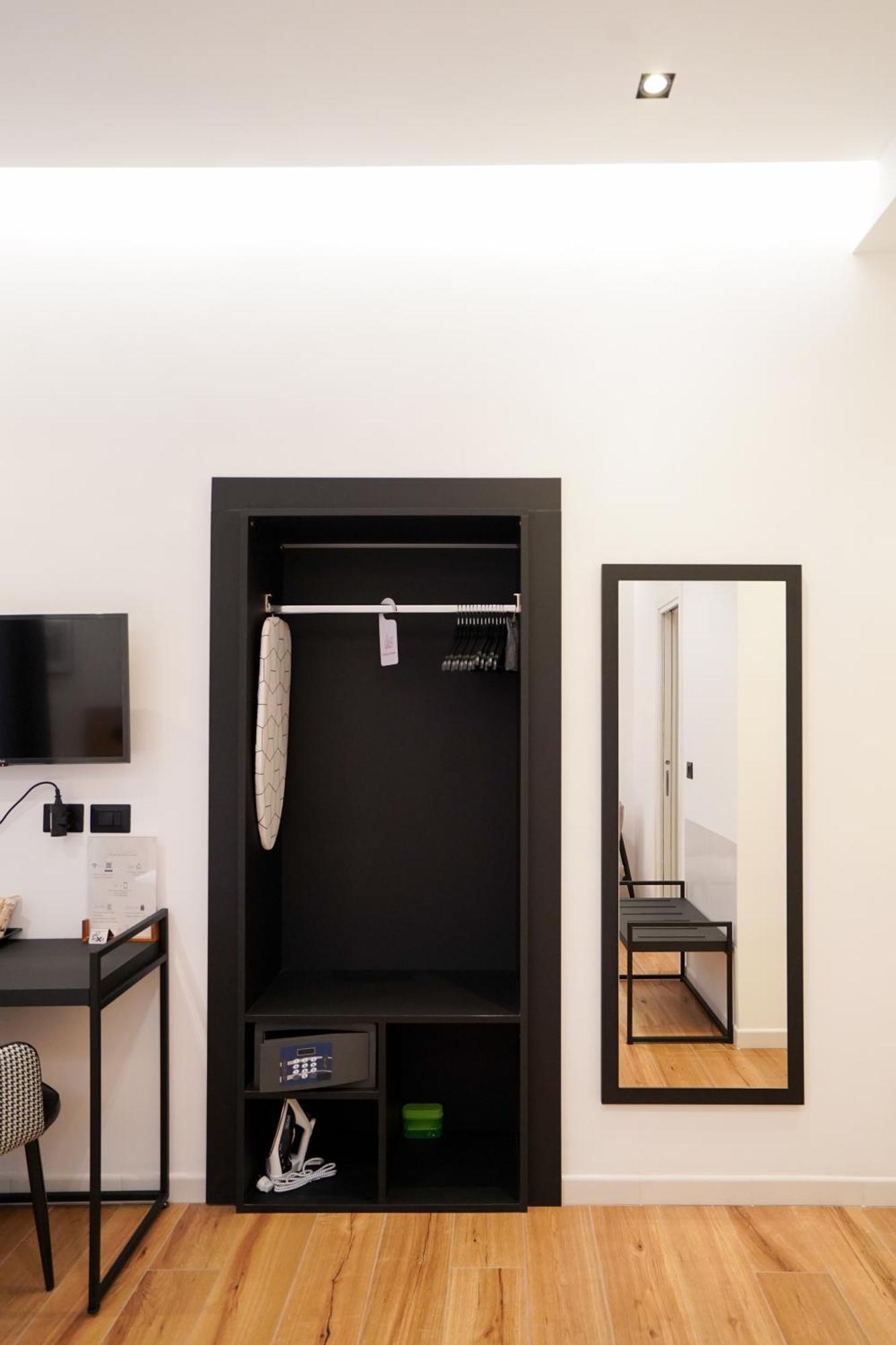 No Man'S Land Guesthouse Рим Екстер'єр фото